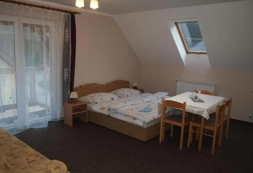 Standard Kolmen Hengen Huone Parveke, Penzión U Nás