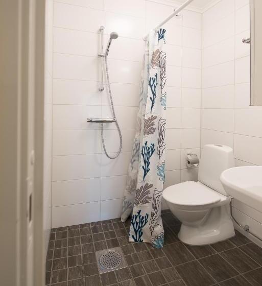 غرفة قياسية مطلّة علي البحر مزوَّدة بشُرفة, L Käringön