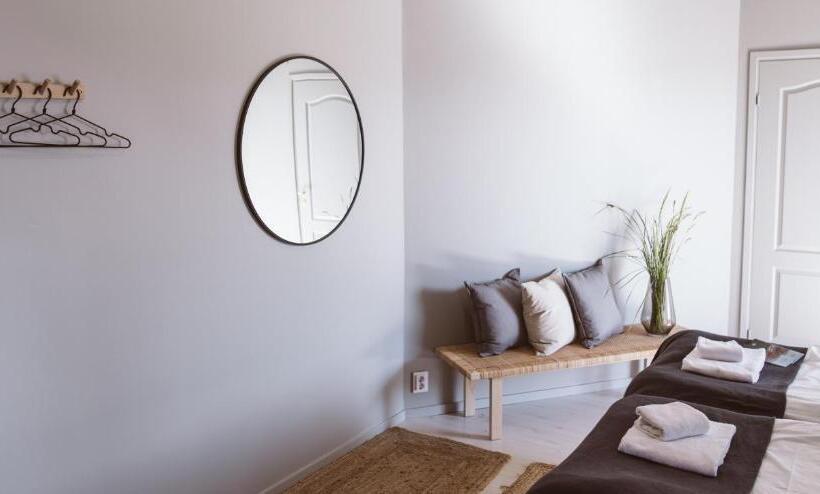 غرفة قياسية مطلّة علي البحر مزوَّدة بشُرفة, L Käringön