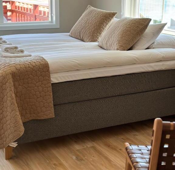 جناح جونيور مزوَّد بشرفة, L Käringön