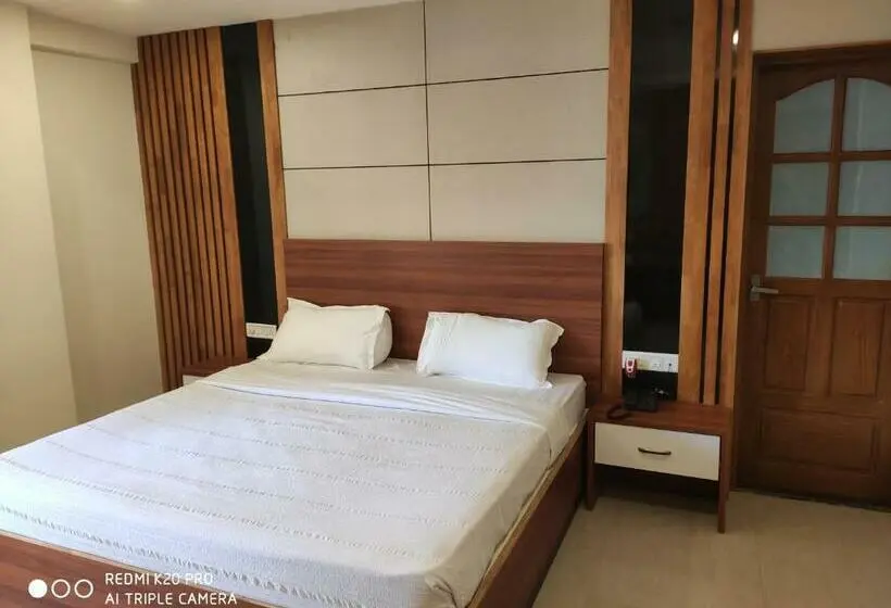 デラックスルーム, Sree Gokulam Apartments