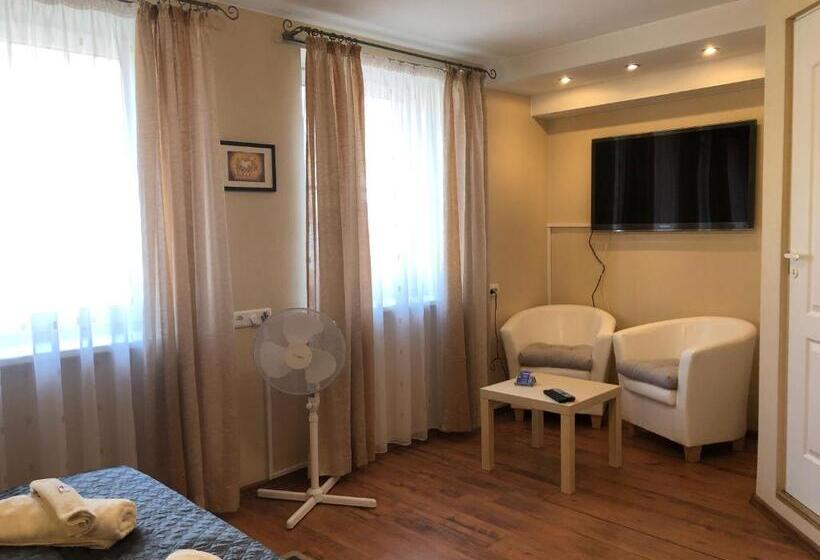 اتاق لوکس, Apartamentai Viktorija