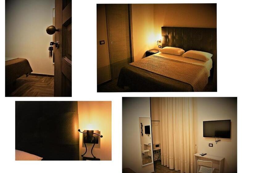 اتاق استاندارد سه تخته با بالکن, Dei Gerolomini