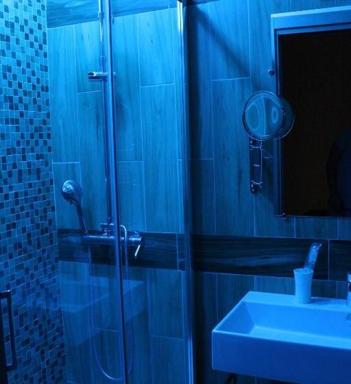 اتاق استاندارد سه تخته با بالکن, Dei Gerolomini