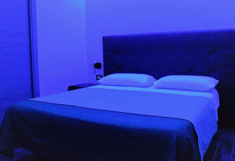 اتاق استاندارد سه تخته با بالکن, Dei Gerolomini