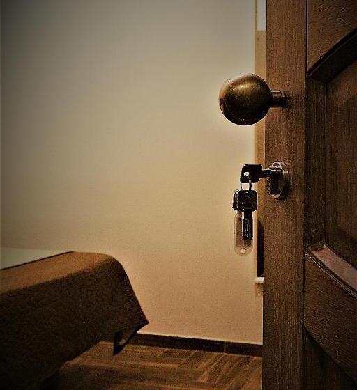 اتاق استاندارد, Dei Gerolomini