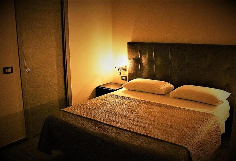 اتاق استاندارد, Dei Gerolomini