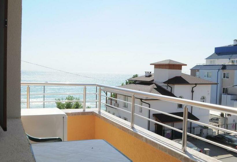 Triple Room Sea View, Ivanka Guest House