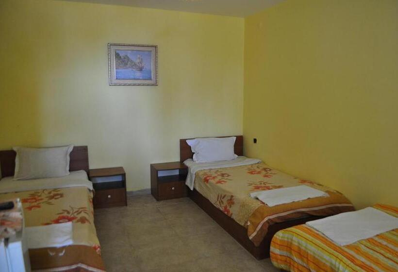 Номер Стандарт Трехместный, Ivanka Guest House