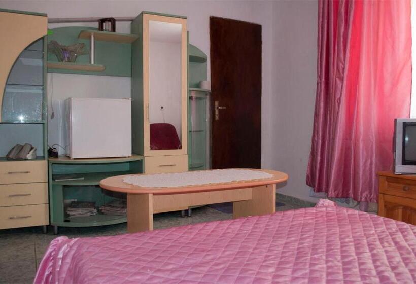 Номер Стандарт Трехместный, Ivanka Guest House