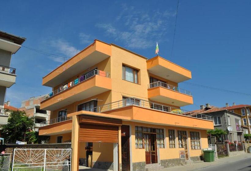 Четырехместный Номер Стандарт Вид на Море, Ivanka Guest House