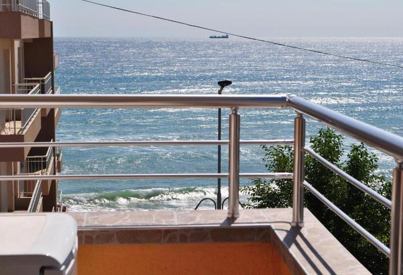 Четырехместный Номер Стандарт Вид на Море, Ivanka Guest House