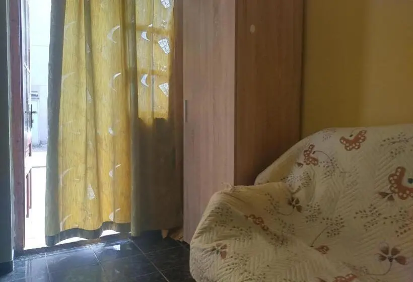 エコノミールーム, Ivanka Guest House