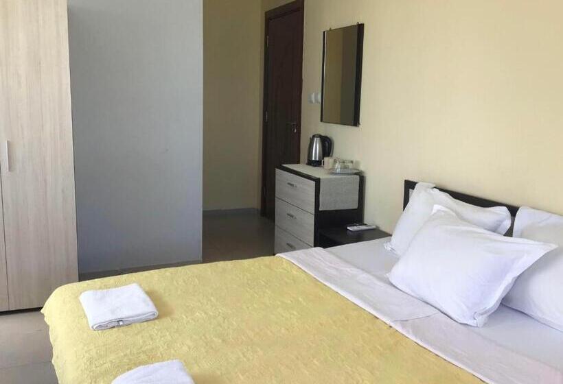 Четырехместный Номер Стандарт Вид на Море, Ivanka Guest House