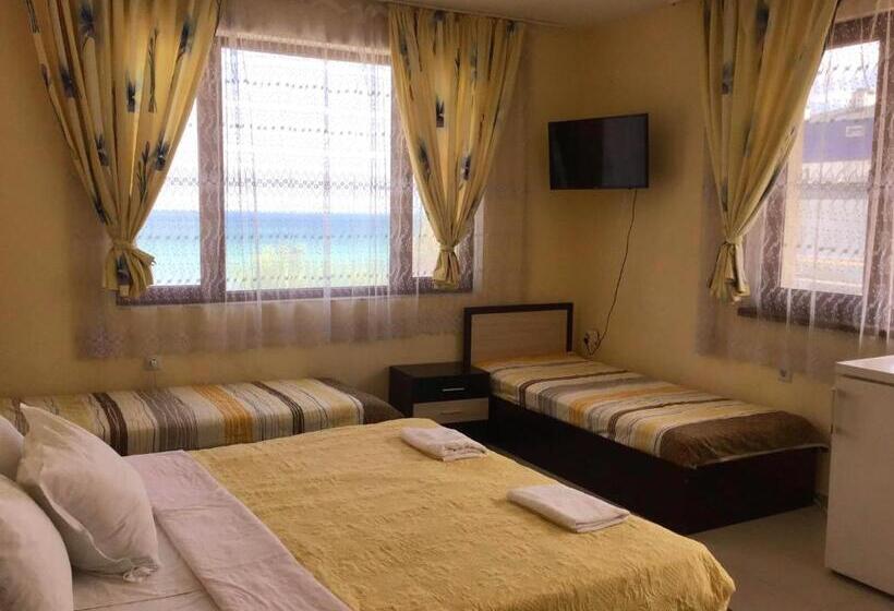 Четырехместный Номер Стандарт Вид на Море, Ivanka Guest House