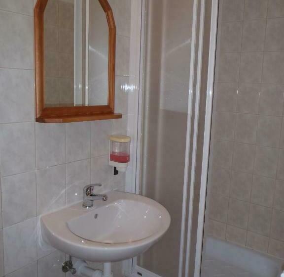 标准三人间, Penzion Bernard