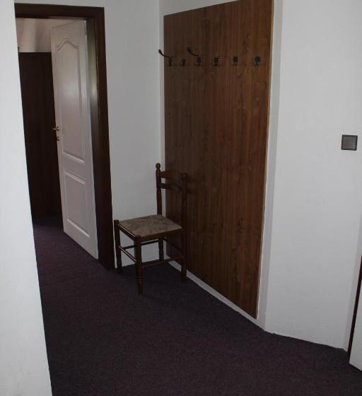 带2个卧室的公寓, Penzion Breuer