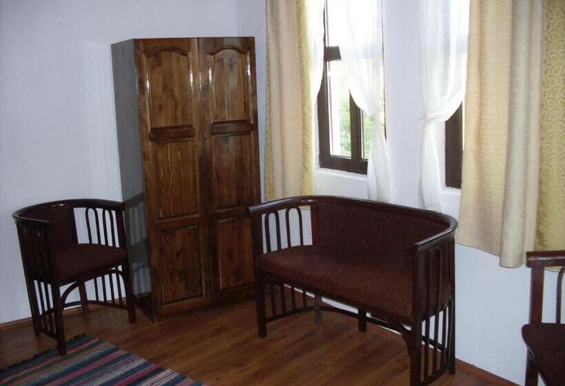 Номер Стандарт Трехместный, Tsutsovi House