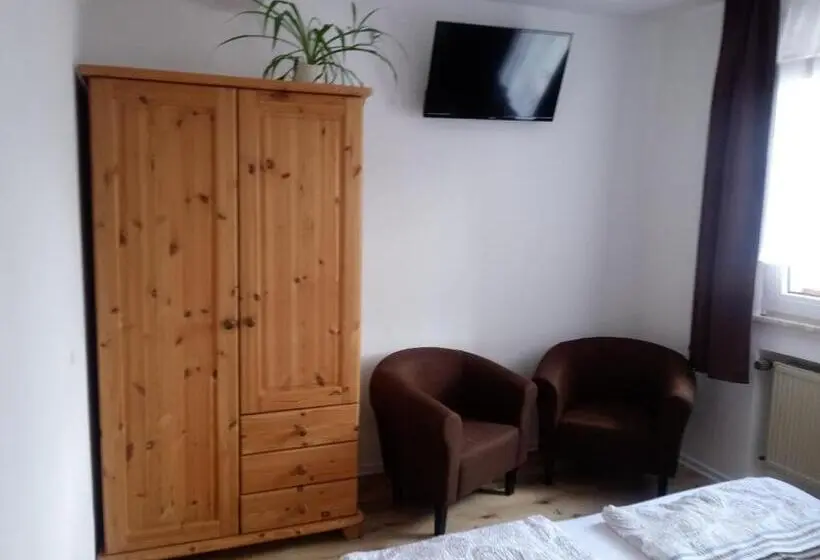 Basic-huone, Pension Chapeau Claque