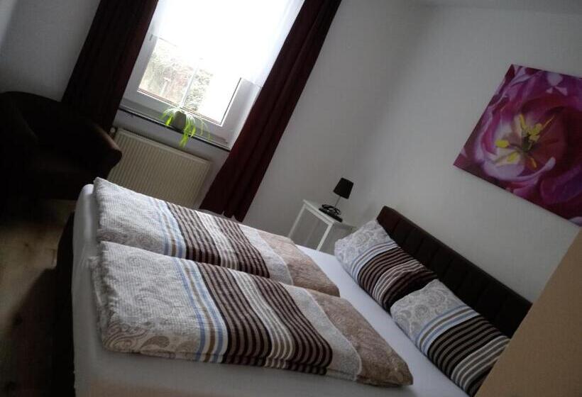 스탠다드 룸, Pension Chapeau Claque