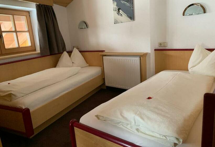 اتاق خانوادگی, Pension Strolz