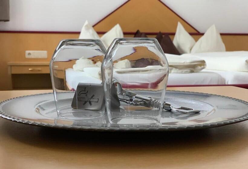 اتاق استاندارد با بالکن, Pension Strolz