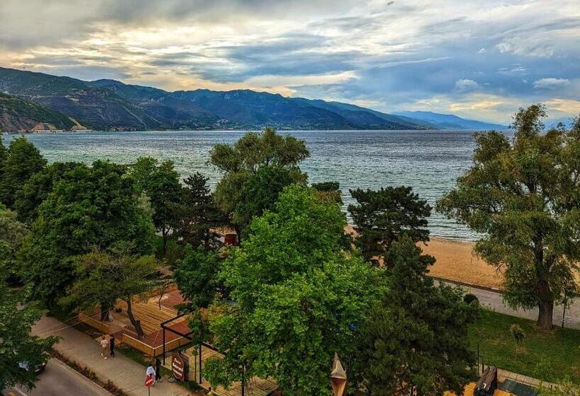 חדר משפחתי, Vila Vadeha