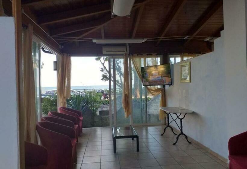 スタンダードシングルルーム, Room In Bb   Spacious Double Room Beside The Sea