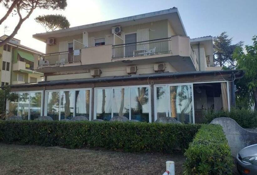 スタンダードシングルルーム, Room In Bb   Spacious Double Room Beside The Sea