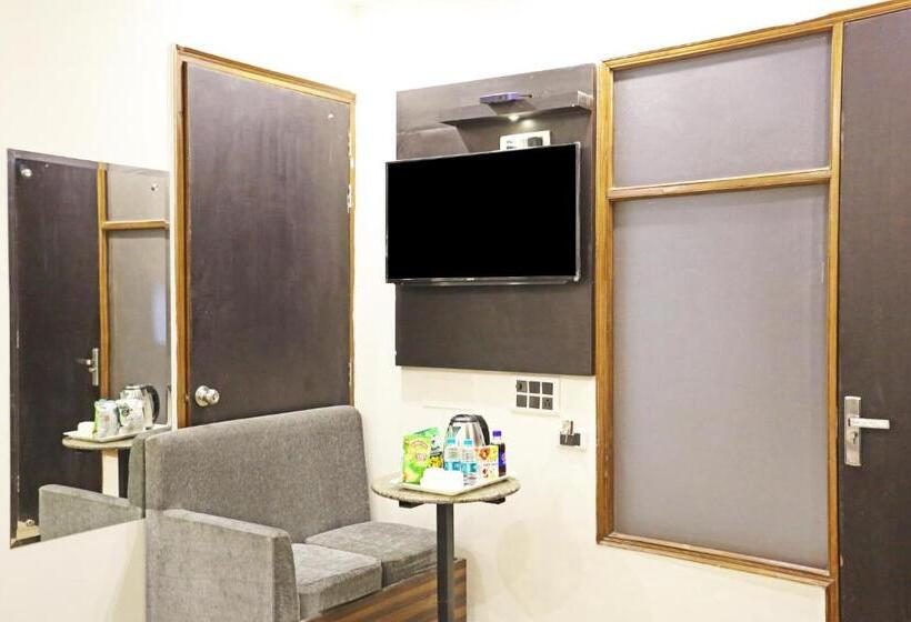 غرفة قياسية سرير كينج, Gl Suites Near Delhi Airport