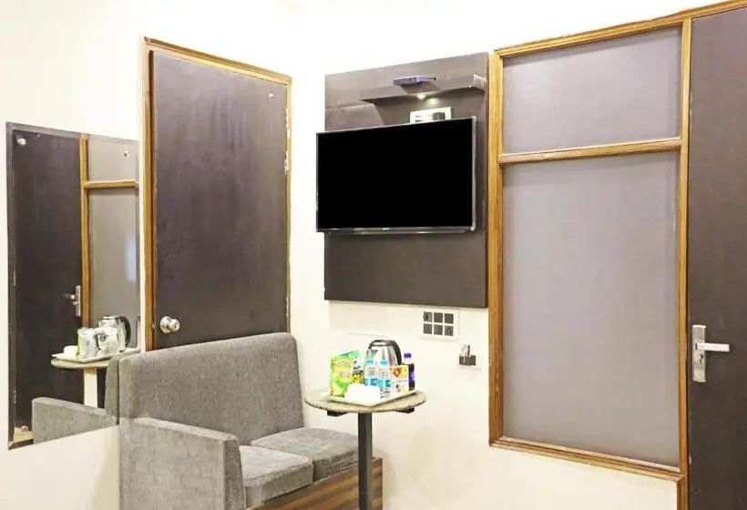 اتاق استاندارد با تخت بزرگ, Gl Suites Near Delhi Airport