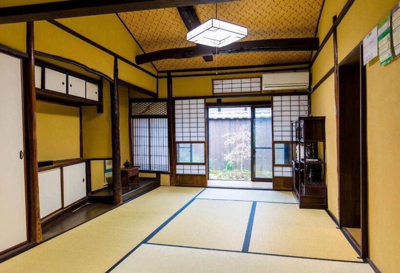 اتاق خانوادگی با چشمانداز باغ, 京町屋加賀屋別邸