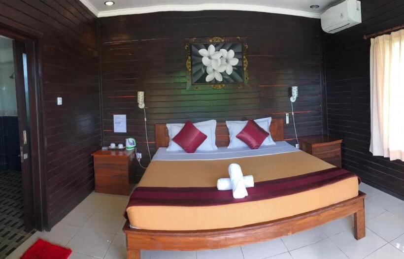 غرفة قياسية مزوَّدة بشُرفة, A_one House