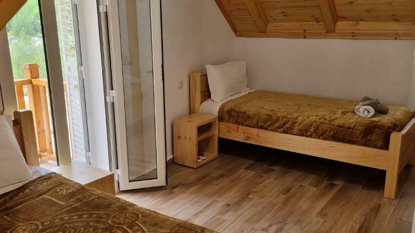 اتاق استاندارد با بالکن, Bujtina Tinari Theth