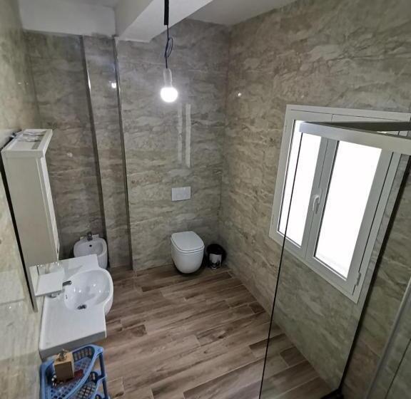 اتاق استاندارد با سرویس بهداشتی مشترک, Bujtina Tinari Theth