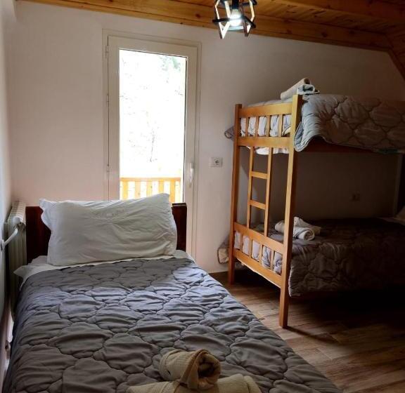 اتاق استاندارد سه تخته با بالکن, Bujtina Tinari Theth