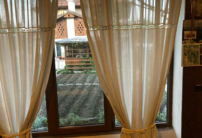 Номер Стандарт, къща за гости градината