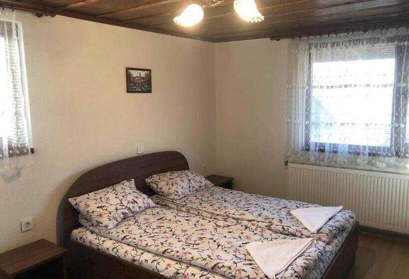 Номер Стандарт, къща за гости градината