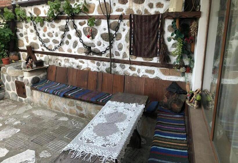 Номер Стандарт, къща за гости градината