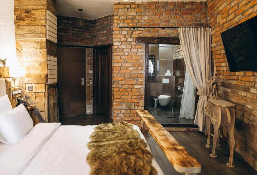 سوئیت با بالکن, грибова хата