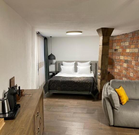 سوییت با چشم‌انداز کوه, грибова хата