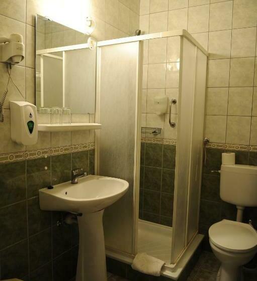 اتاق استاندارد چهار تخته, Minaret&étterem