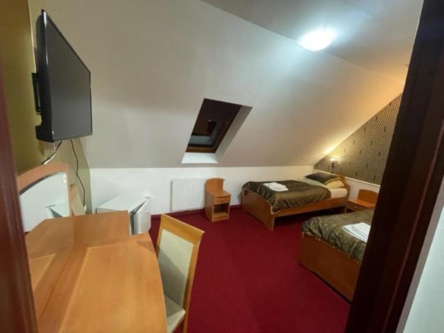 اتاق پنت هاوس, Minaret&étterem