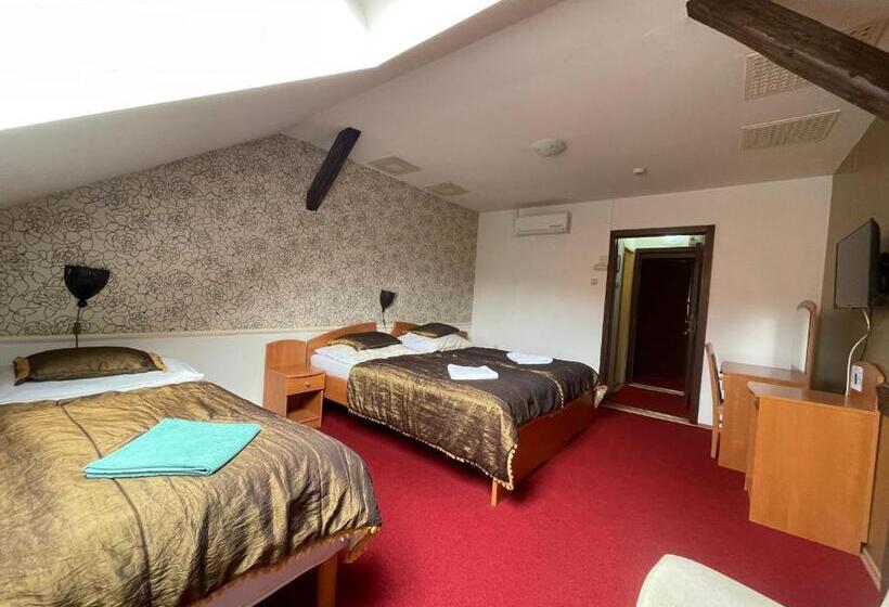 Economy Triple Room, Minaret&étterem