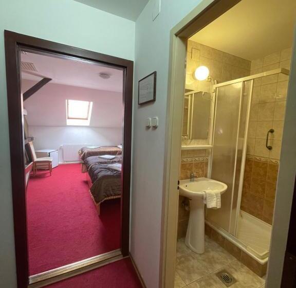 Economy Triple Room, Minaret&étterem