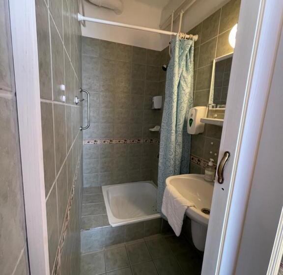 اتاق عادی یک تخته, Minaret&étterem