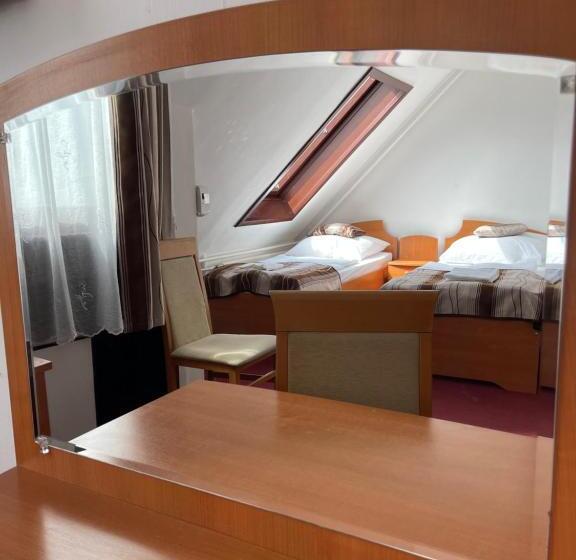 اتاق اکونومی, Minaret&étterem