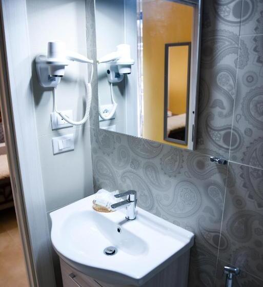 اتاق لوکس با تخت بزرگ, La Corte Di Bismary B&b