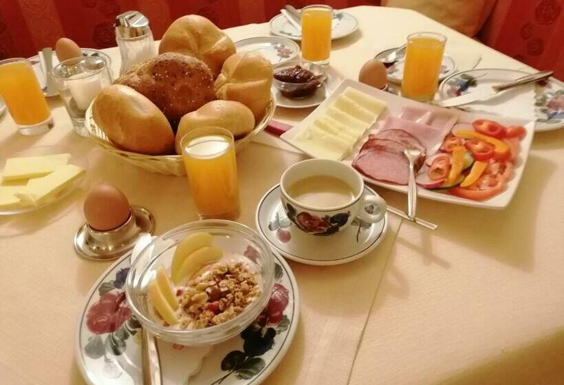 Номер Стандарт с Балконом, Gästehaus Holaus