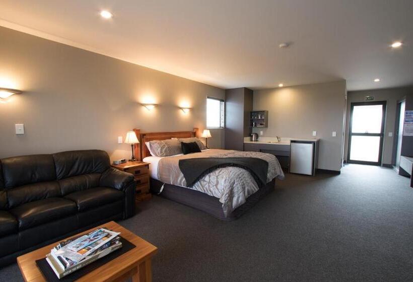 استودیوی سوپریور, Stations Inn